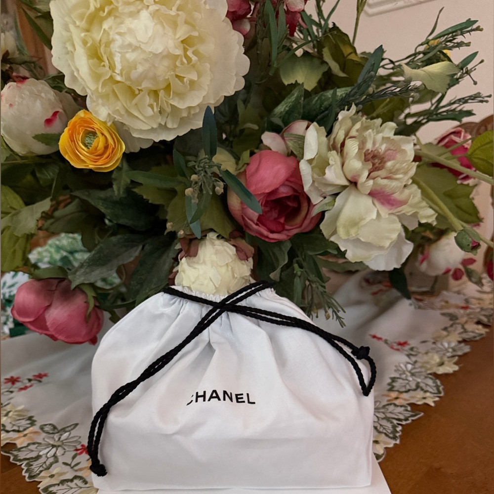 💐 CHANEL White Drawstring Bag SURPRISE BUNDLE 💐